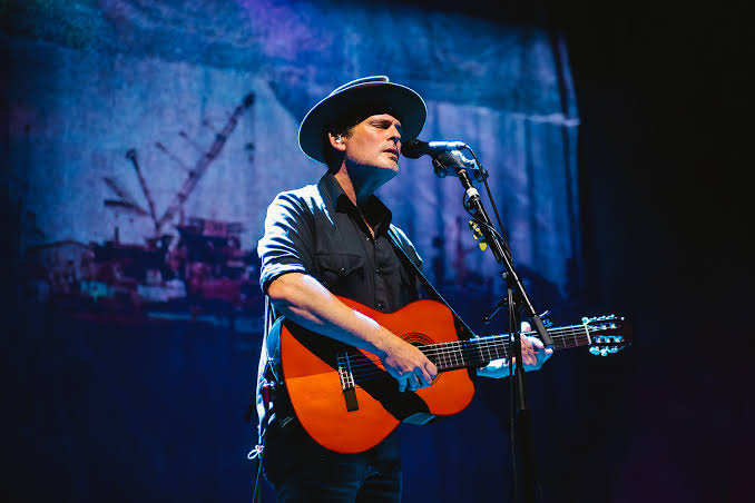 Crowd at a Gregory Alan Isakov show